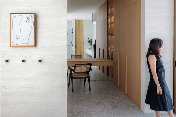 Минималистичная городская вилла с бассейном в Бангкоке