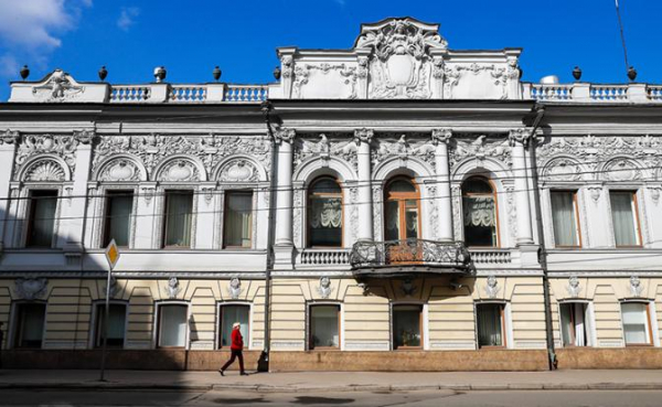 «Новые дворяне»: Старинные особнячки в центре Москвы теперь получили статус доступного жилья. Но не для всех «Новые дворяне»: Старинные особнячки в центре Москвы теперь получили статус доступного жилья. Но не для всех