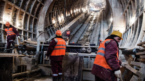 РИА Недвижимость: метростроители могут зарабатывать до 250-300 тысяч рублей