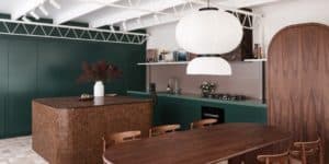 Красивые природные оттенки и стиль mid-century: необычный дизайн дома в Австралии