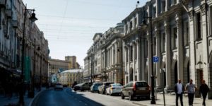 Цены на аренду недвижимости снизились на большинстве торговых улиц Москвы