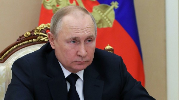 Путин заявил, что необходимо продолжить реализацию запланированных проектов и строек